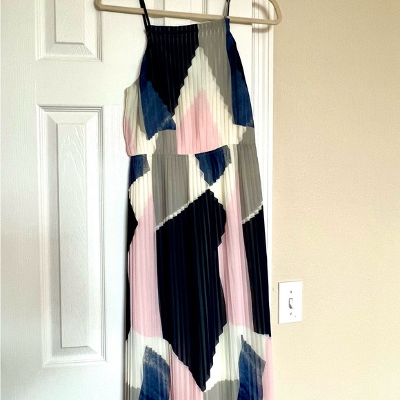 Banana Republic Dresses & Skirts - Banana Republic Pleated Geometric Maxi Dress in Pink, Navy & Gray